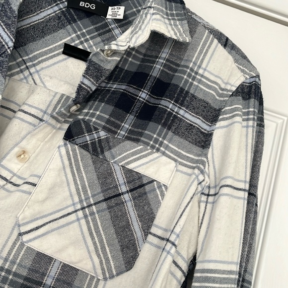 Urban Outfitters- BEG blue and white flannel,Sz Xs -oversized ( bin1) - Picture 3 of 7